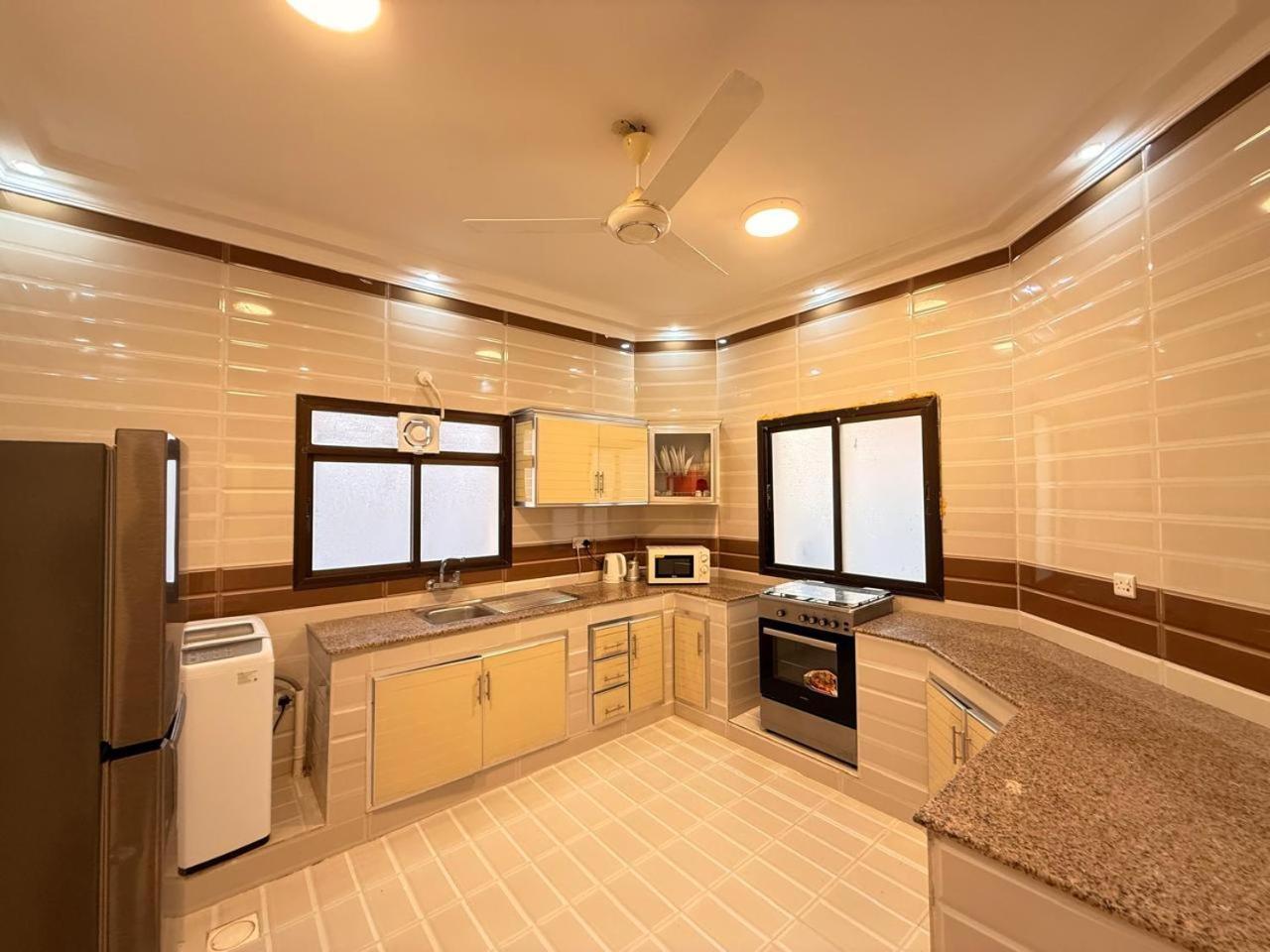 Golden Apartment *