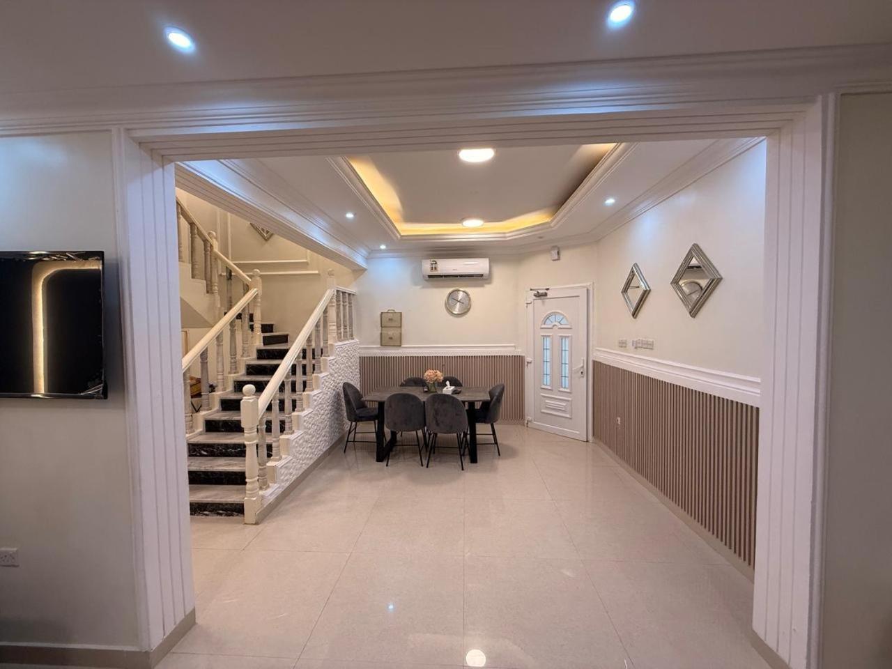 Golden Apartment