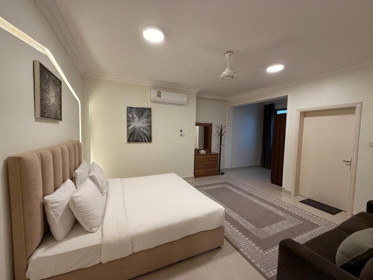 Golden Apartment *